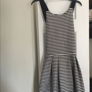 NWOT Black and white So dress